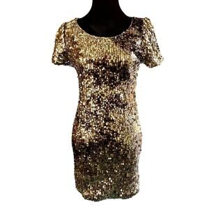 Forever 21 Gold Sequined Bodycon Short Sleeved Holiday Evening Dress size Medium